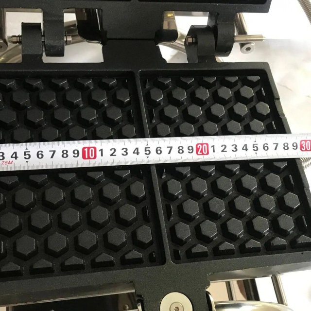 Professional Electric Waffle Maker - Image 5