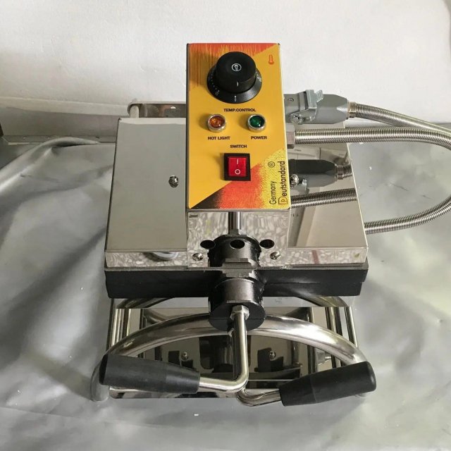 Professional Electric Waffle Maker - Image 7