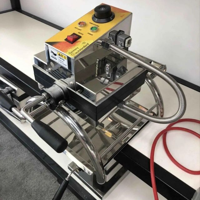Professional Electric Waffle Maker - Image 3