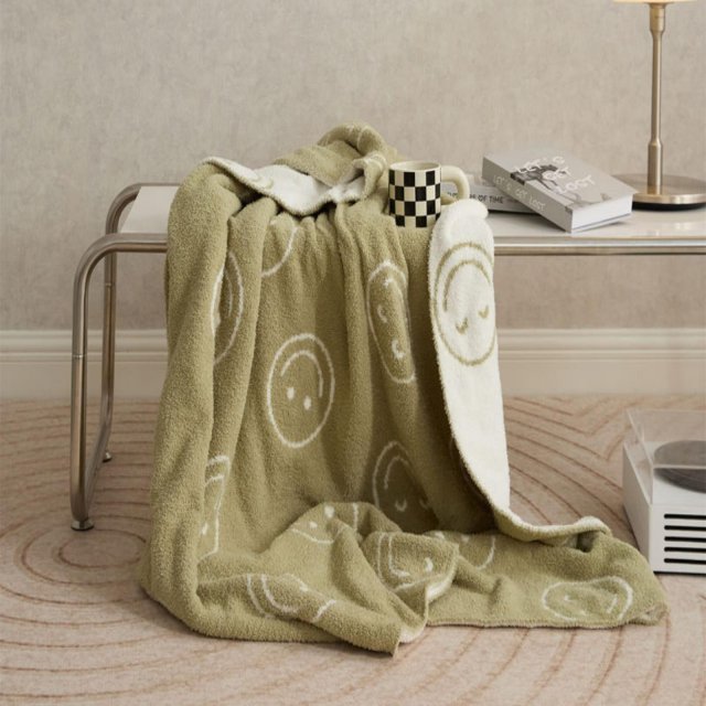 Cozy Cartoon Smile Face Microfiber Throw Blanket - Image 4