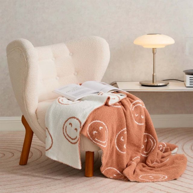 Cozy Cartoon Smile Face Microfiber Throw Blanket - Image 9