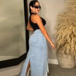 Women's Stretch-Waist Denim Midi Skirt with Pockets and Raw Hem - Image 5