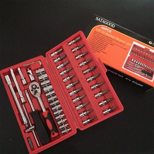 Professional 46-Piece Car Repair Hand Tool Set – Multifunction Ratchet Wrench and Tire Removal Kit