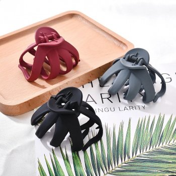 Fashionable Geometric Moon-Shaped Hair Claw Clip for Women - Large, Solid Color, Versatile Hair Accessory