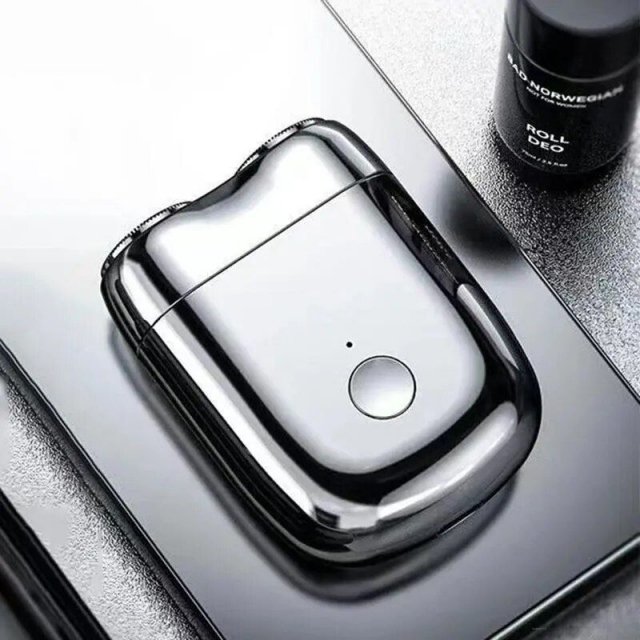 Portable Double Head Electric Shaver with IPX7 Waterproof & Fast Charging - Image 5