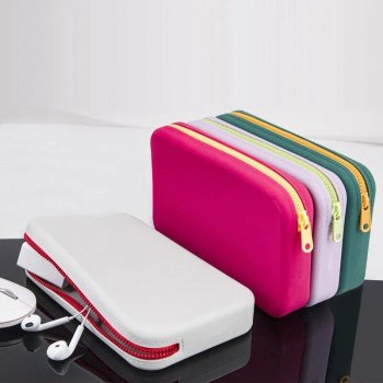 Compact Waterproof Silicone Makeup Bag – Travel-Friendly Cosmetic Organizer