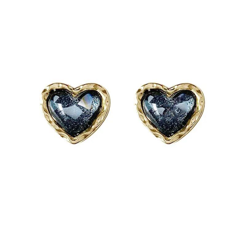 Chic Vintage Heart Stud Earrings 