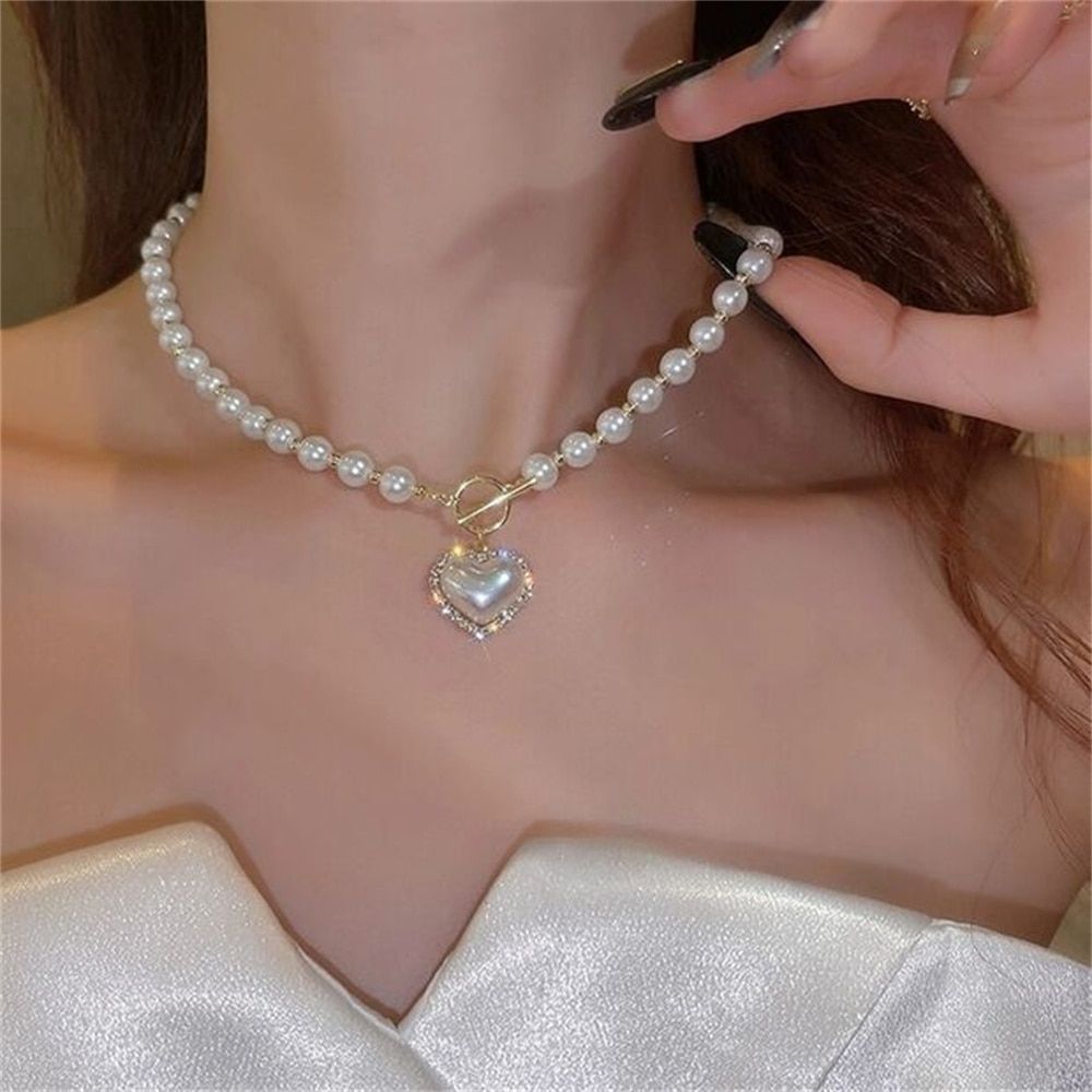 Elegant Vintage Heart Pendant Pearl Necklace 