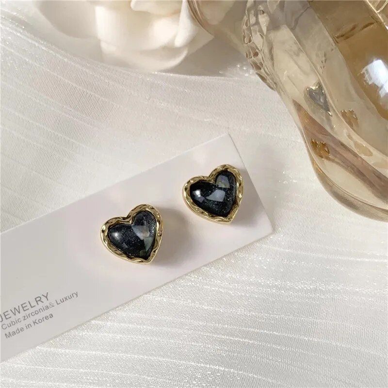 Chic Vintage Heart Stud Earrings 