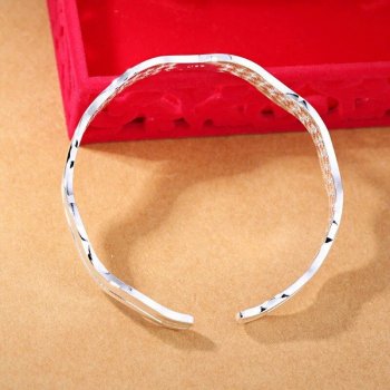 Elegant Wavy Cuff Bracelet - Silver Plated, Zircon Embellished Fashion Accessory for Women