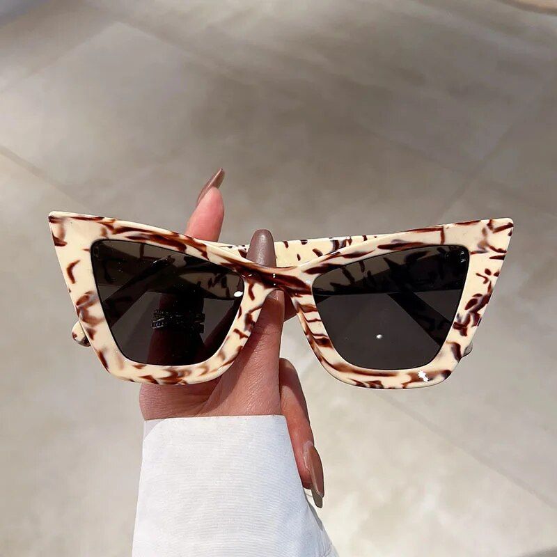 Luxurious Vintage Cat Eye Sunglasses - UV400 Protection for Women 