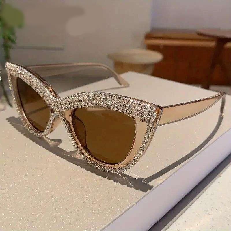 Chic Oversized Cat Eye Sunglasses with Pearl Diamond Detail – Fashion Anti-Blue Light Vintage Eyewear 