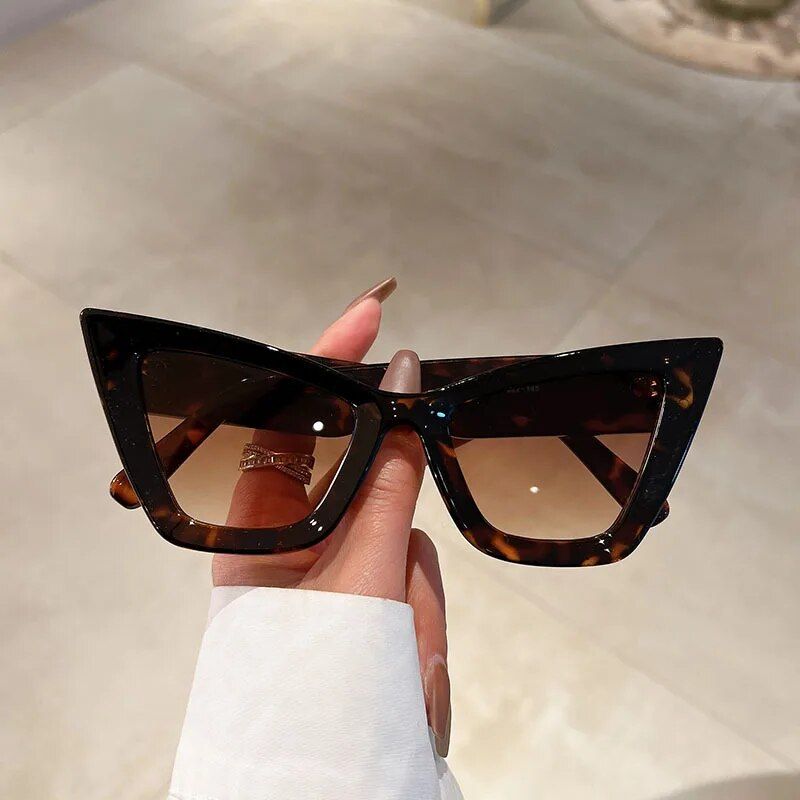 Luxurious Vintage Cat Eye Sunglasses - UV400 Protection for Women Lenses Color: C2 Frame Color: As shown 