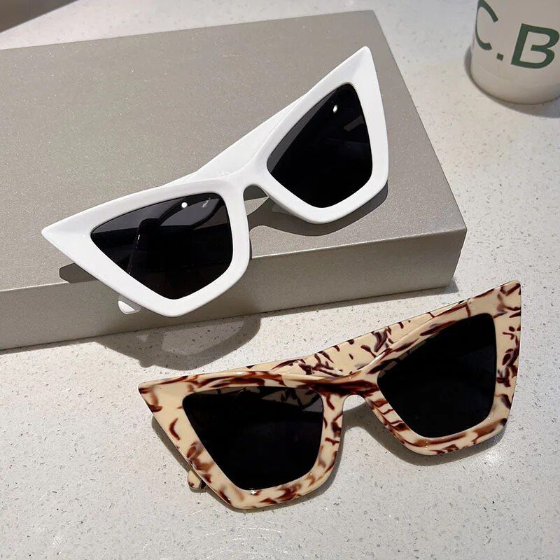 Luxurious Vintage Cat Eye Sunglasses - UV400 Protection for Women 