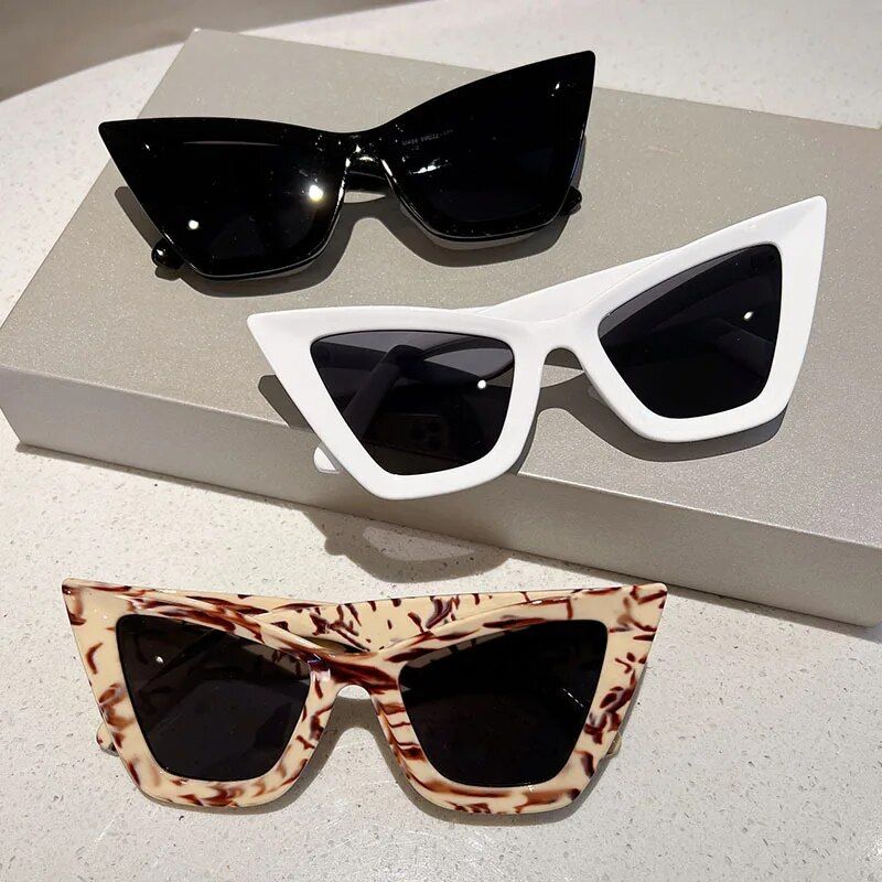 Luxurious Vintage Cat Eye Sunglasses - UV400 Protection for Women 