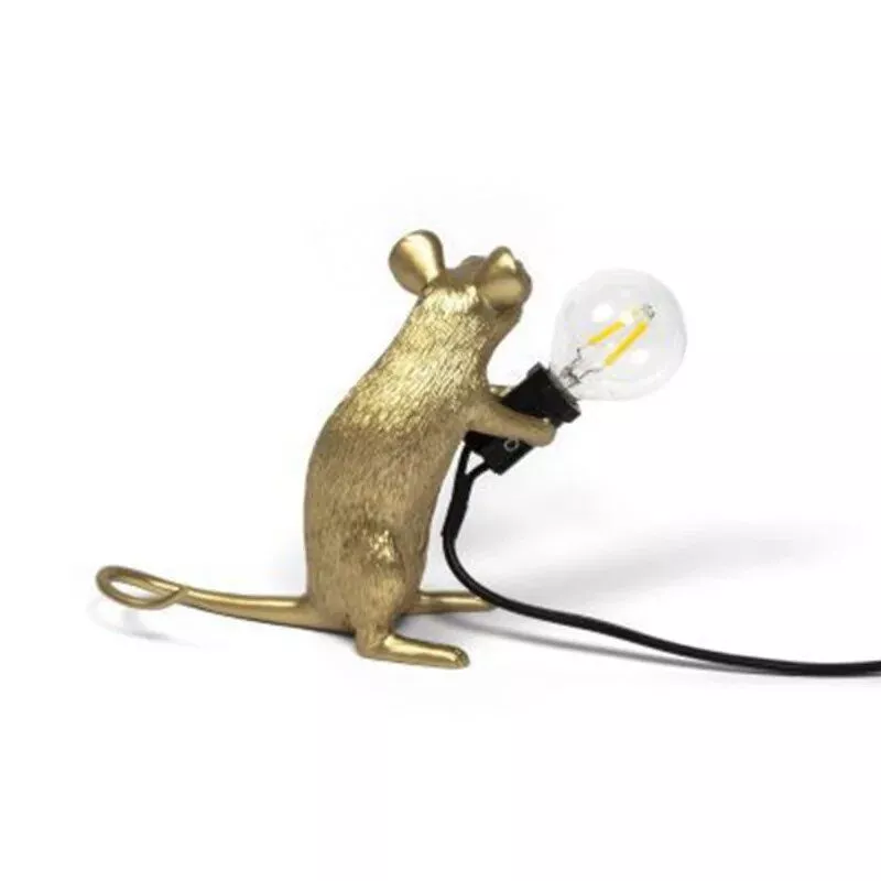 Golden Sitting Mouse